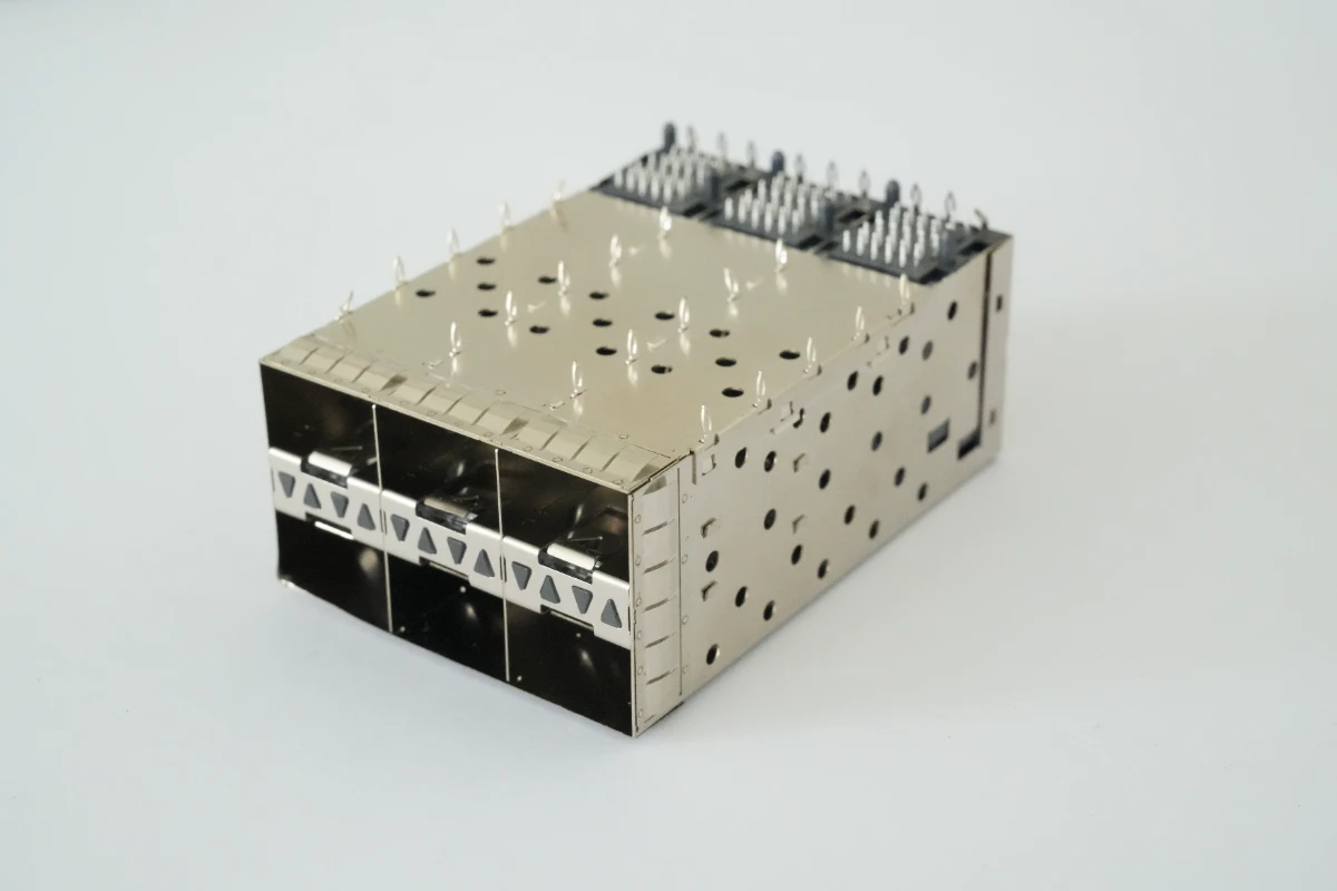 SFP+ 2×3六端口笼子连接器 2