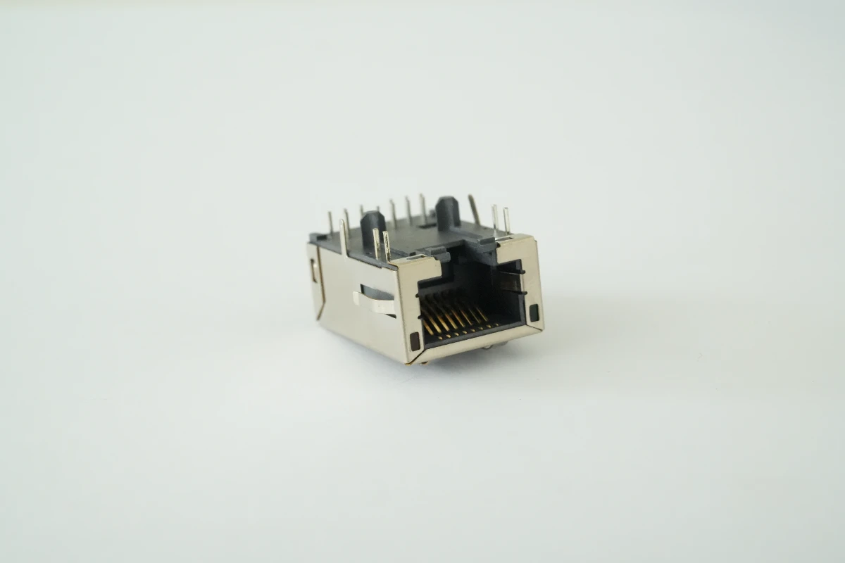RJ45 8P8C 立式 DIP 网络接口母座(带金属屏蔽壳、LED 状态指示灯) 3